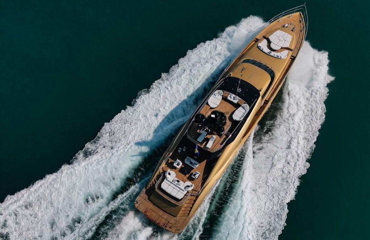 Luxury Yachts image 2